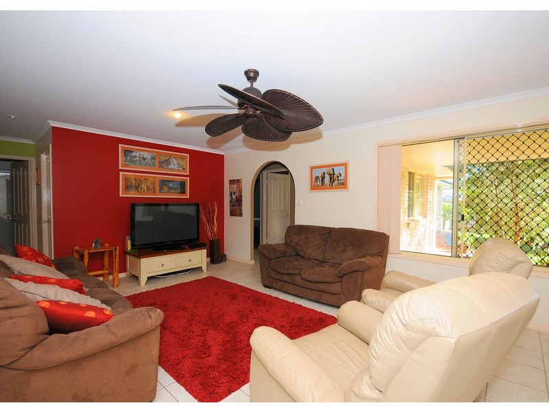 3 Benson Close, Urraween QLD 4655