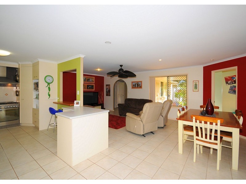 3 Benson Close, Urraween QLD 4655