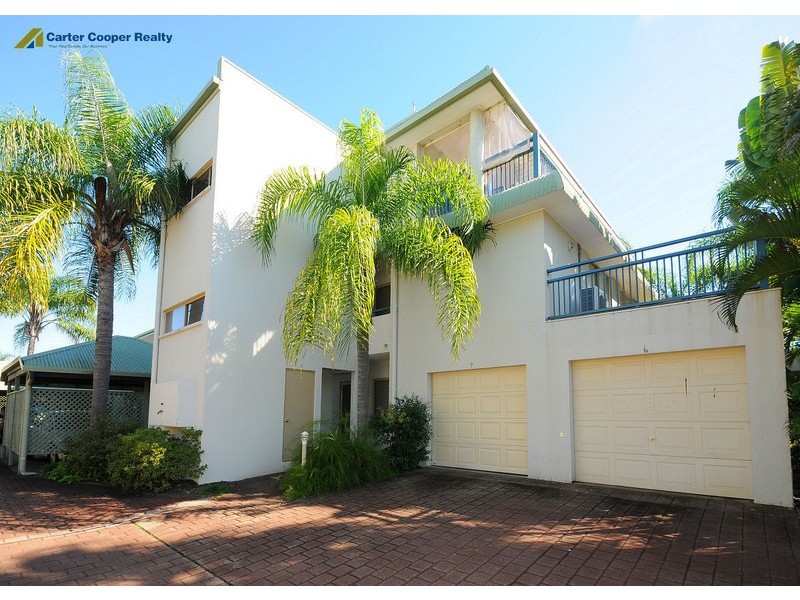 1/3 Beach Road, Pialba QLD 4655