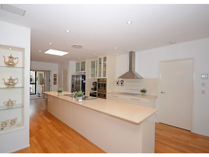 140 Esplanade, Point Vernon QLD 4655