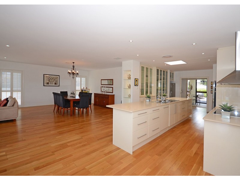 140 Esplanade, Point Vernon QLD 4655
