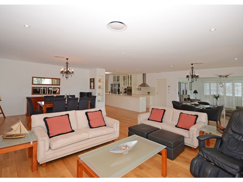 140 Esplanade, Point Vernon QLD 4655