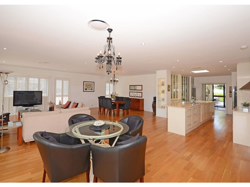 140 Esplanade, Point Vernon QLD 4655