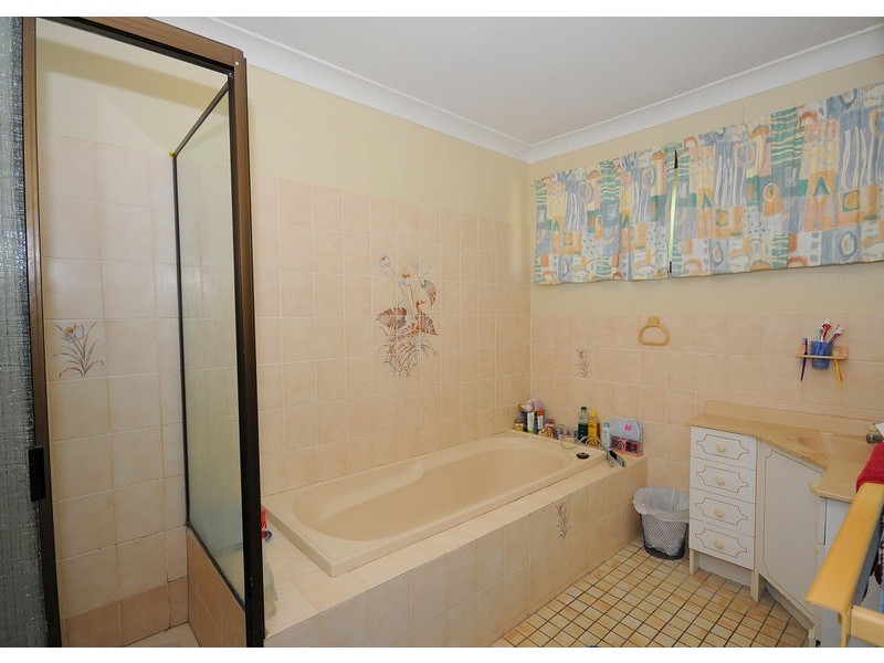 32 Barker Street, Point Vernon QLD 4655