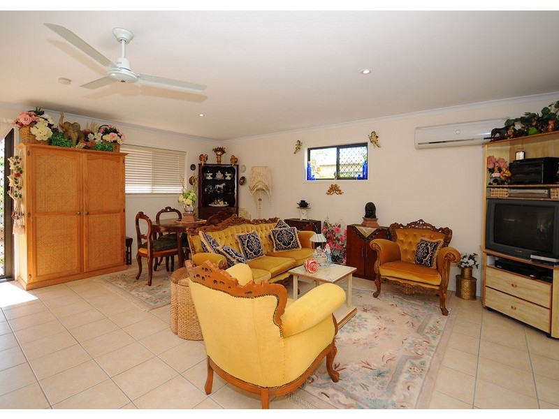 11 Lakeside Court, Torquay QLD 4655