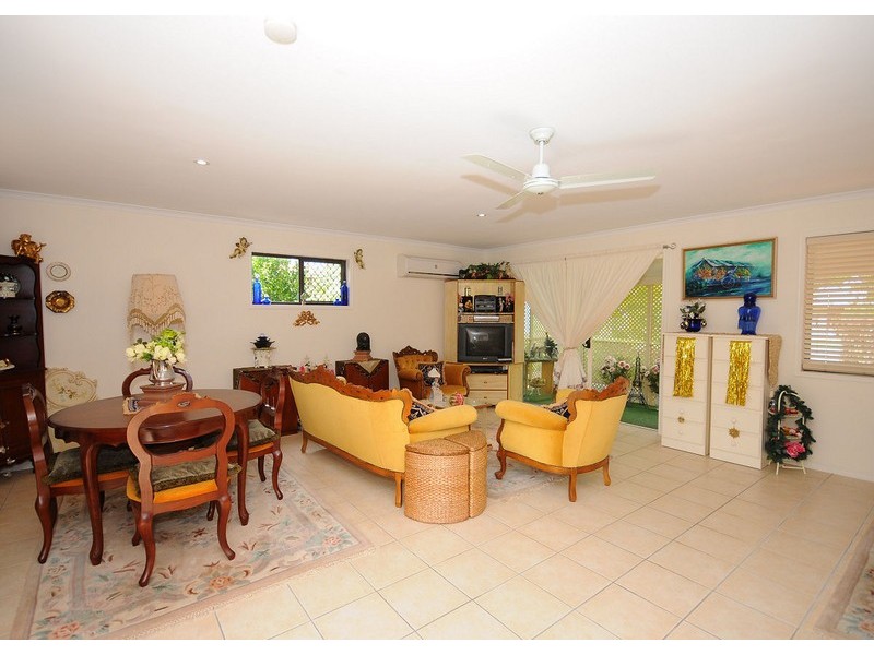 11 Lakeside Court, Torquay QLD 4655