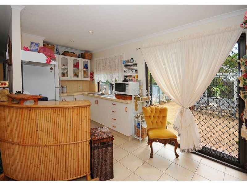 11 Lakeside Court, Torquay QLD 4655