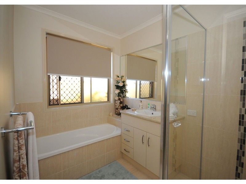 6 Chelsea Court, Urraween QLD 4655