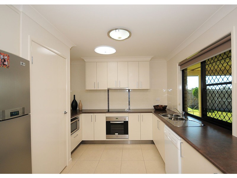 11 Stringybark Drive, Urangan QLD 4655