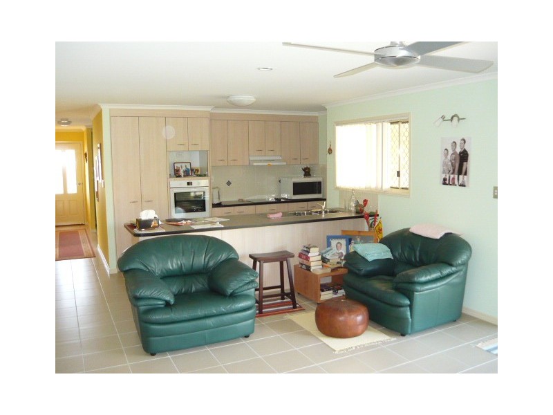 25 MOONSTONE, Urangan QLD 4655