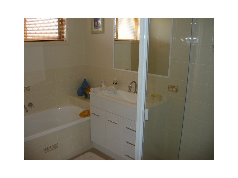 25 MOONSTONE, Urangan QLD 4655