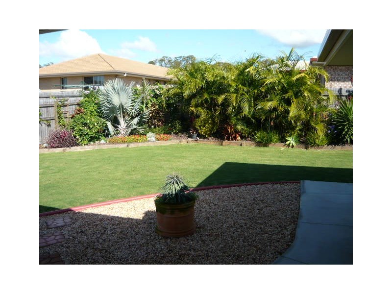 25 MOONSTONE, Urangan QLD 4655