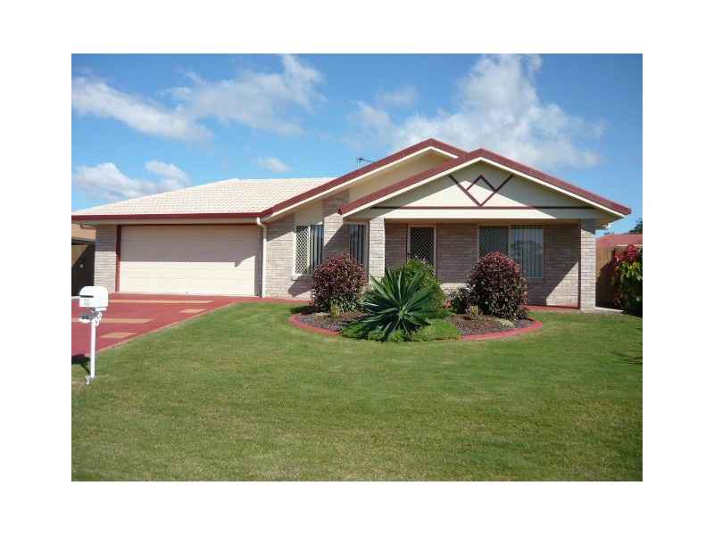 25 MOONSTONE, Urangan QLD 4655