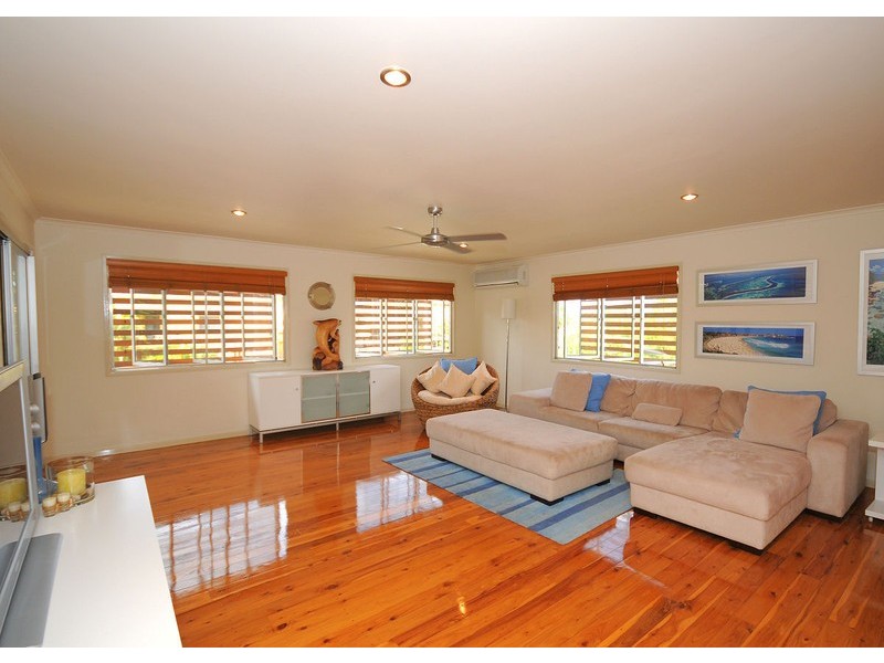 18 Shell Street, Urangan QLD 4655