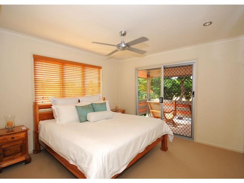 18 Shell Street, Urangan QLD 4655