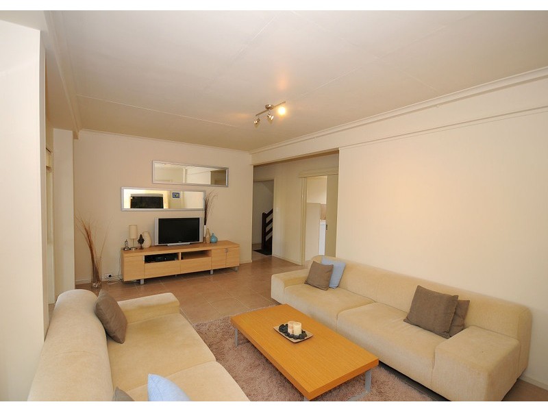 18 Shell Street, Urangan QLD 4655