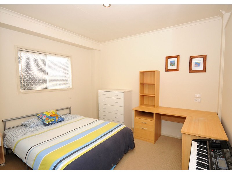 18 Shell Street, Urangan QLD 4655