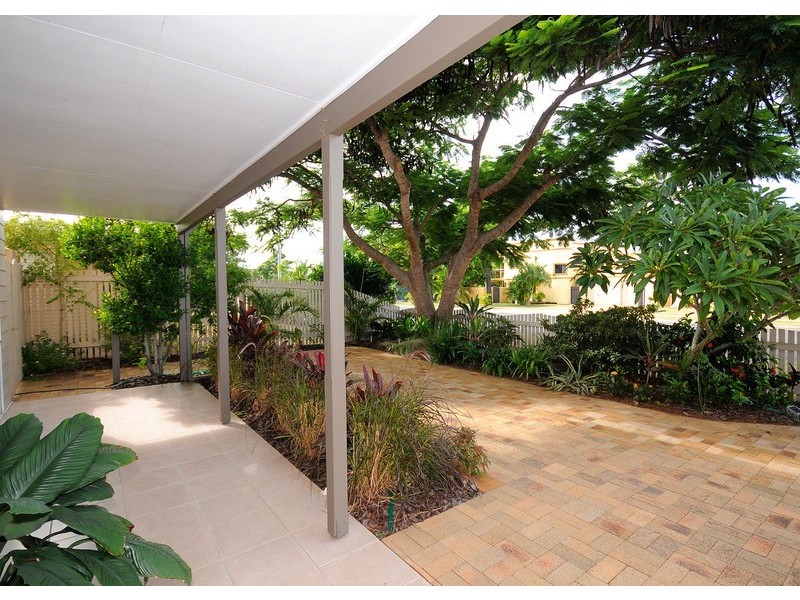 18 Shell Street, Urangan QLD 4655