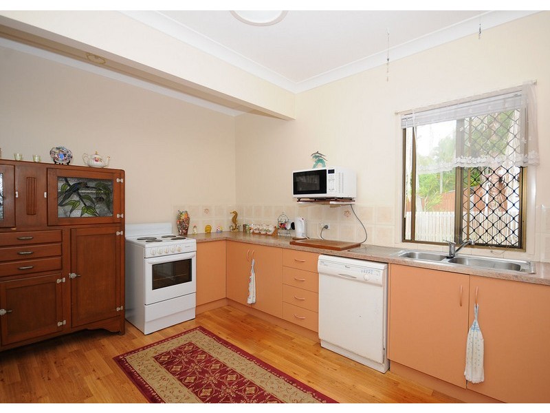 73 Dayman Street, Urangan QLD 4655