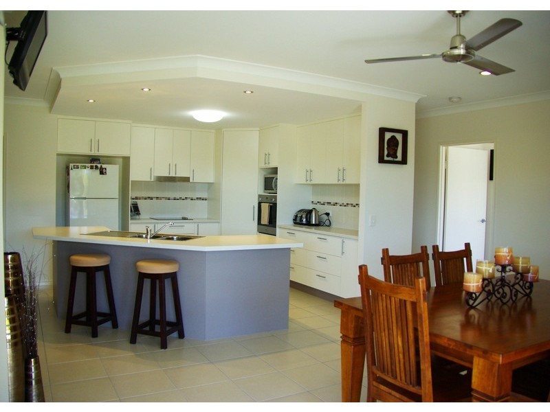 6 Pinehurst Drive, Wondunna QLD 4655