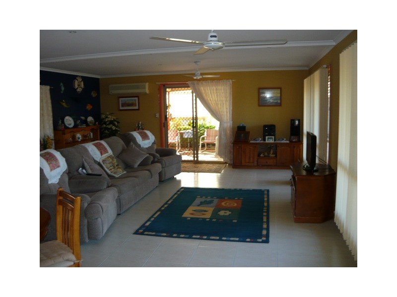 12 Shoreline Crt, Urangan QLD 4655