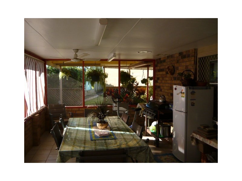 12 Shoreline Crt, Urangan QLD 4655