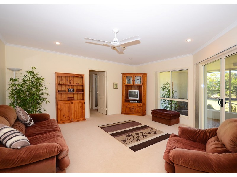 11 Oakmont Place, Wondunna QLD 4655