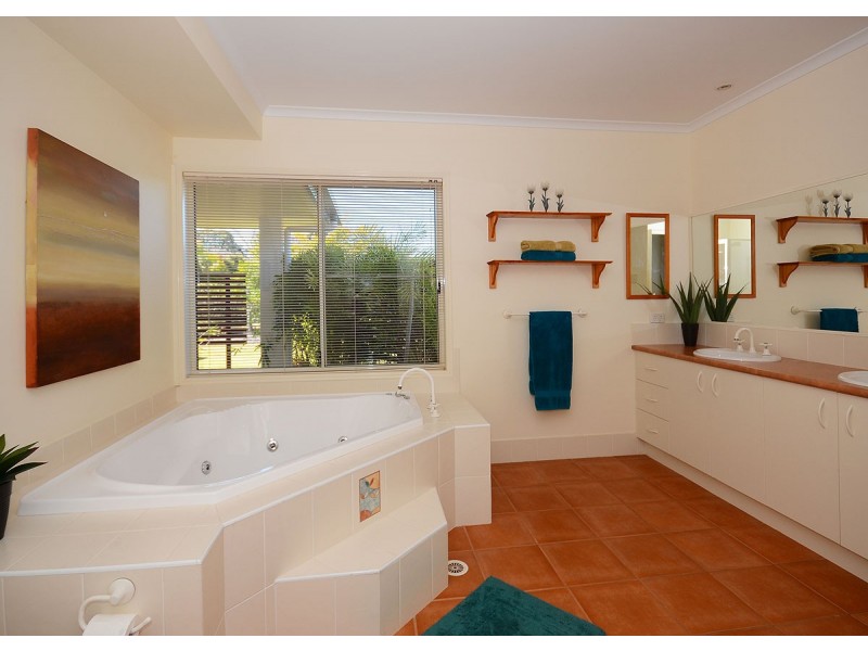 11 Oakmont Place, Wondunna QLD 4655