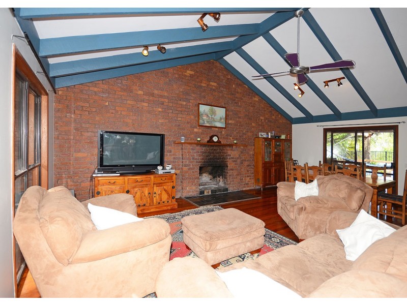 8 Windsor Way, Urraween QLD 4655