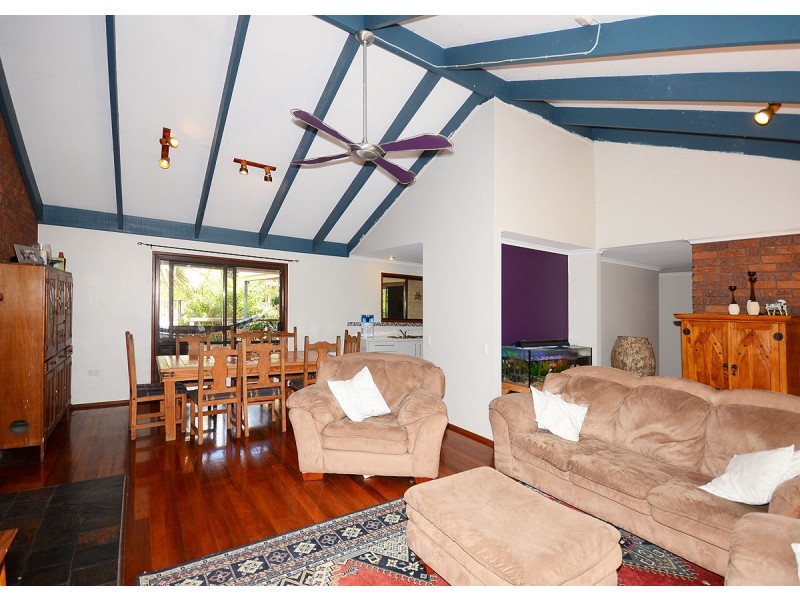 8 Windsor Way, Urraween QLD 4655