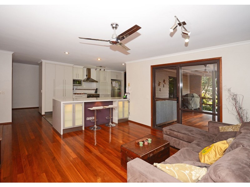 8 Windsor Way, Urraween QLD 4655