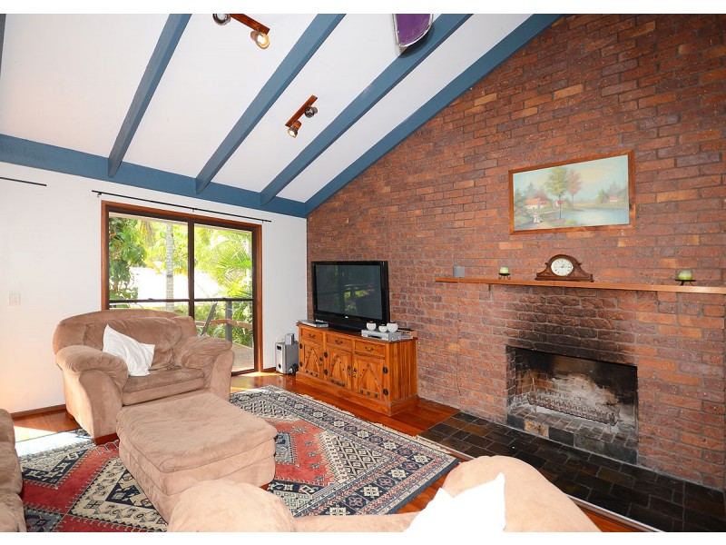 8 Windsor Way, Urraween QLD 4655