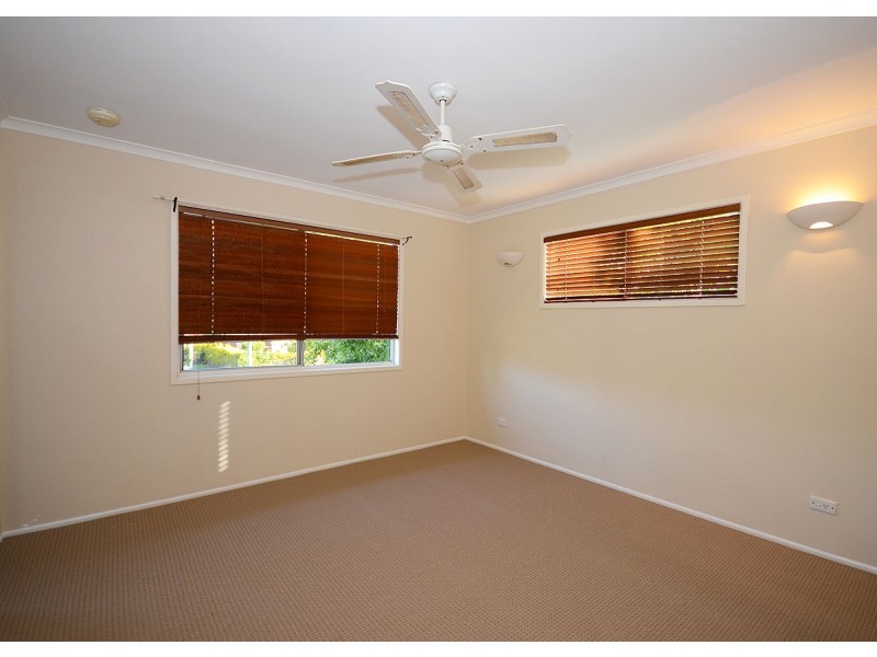 73 Lauren Street, Urangan QLD 4655