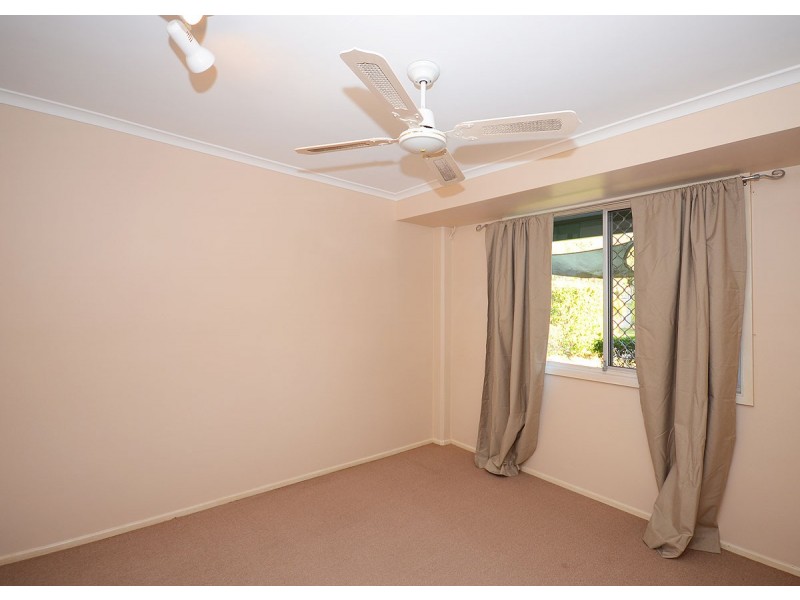 73 Lauren Street, Urangan QLD 4655