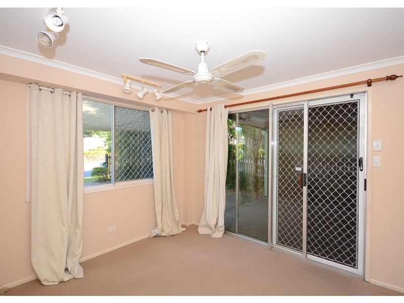 73 Lauren Street, Urangan QLD 4655