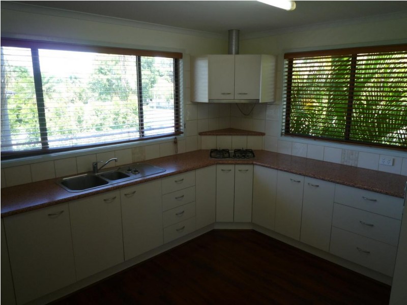 6 – 8 Crescent Street, Urangan QLD 4655