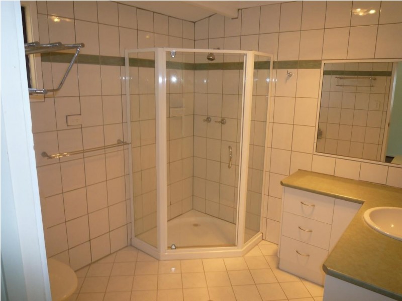 6 – 8 Crescent Street, Urangan QLD 4655