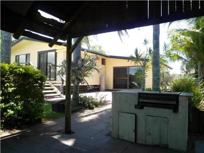 6 – 8 Crescent Street, Urangan QLD 4655