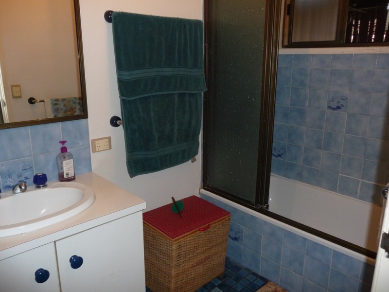 1 Howlett Street, Urangan QLD 4655