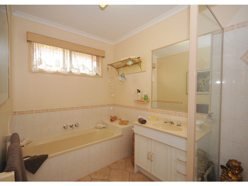 12 Lakeside Court, Hervey Bay QLD 4655