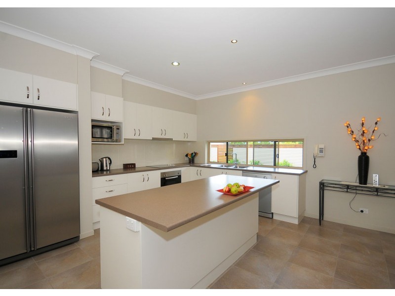 14 Oceanblue Boulevard, Point Vernon QLD 4655