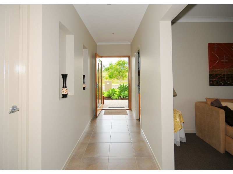 14 Oceanblue Boulevard, Point Vernon QLD 4655