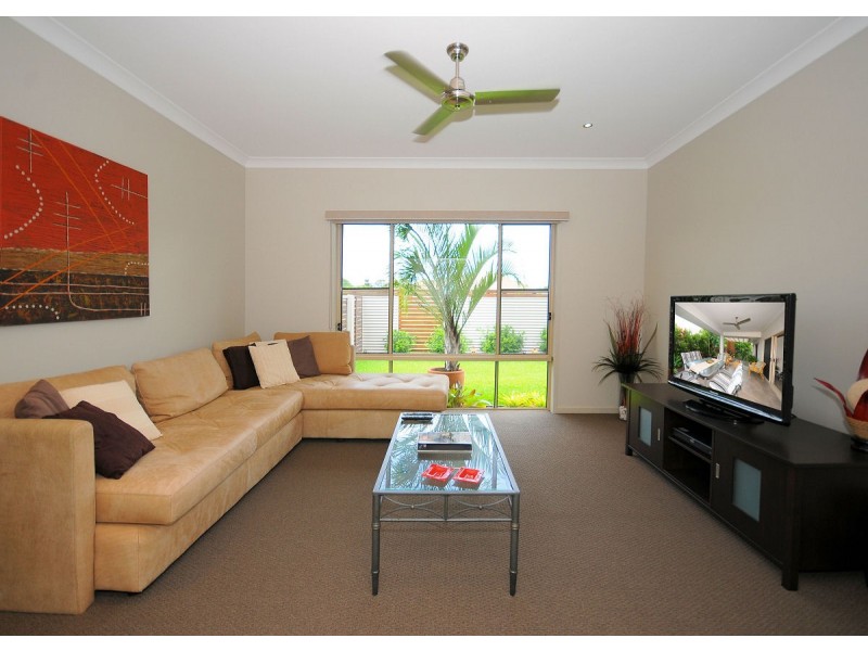 14 Oceanblue Boulevard, Point Vernon QLD 4655