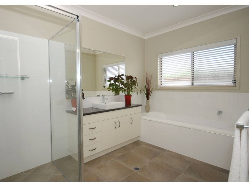 14 Oceanblue Boulevard, Point Vernon QLD 4655