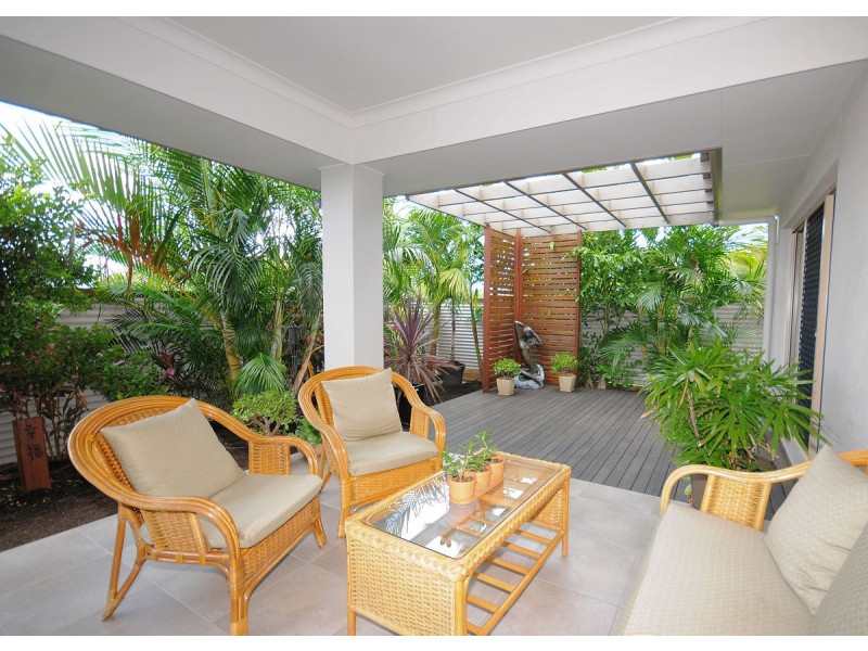 14 Oceanblue Boulevard, Point Vernon QLD 4655