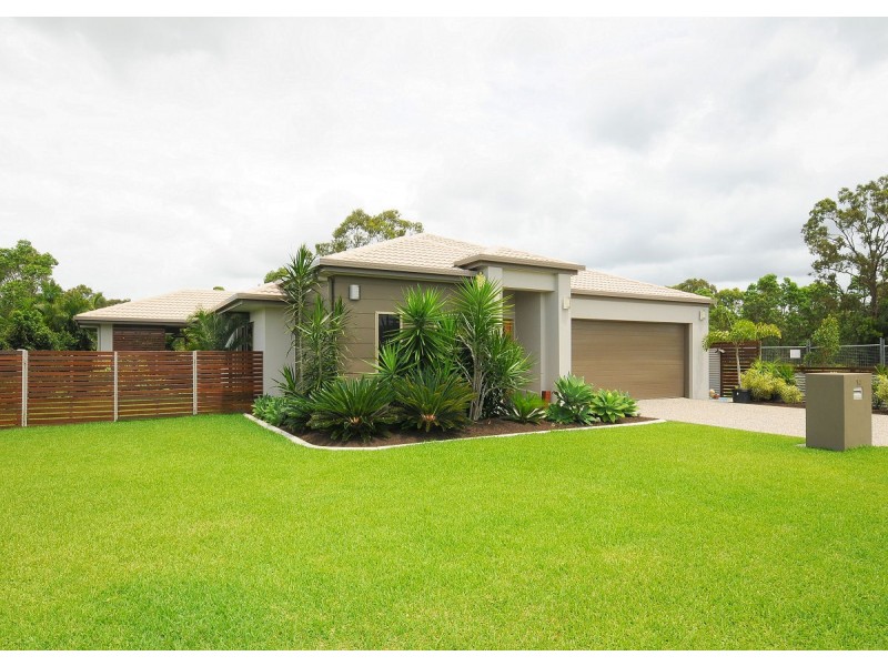 14 Oceanblue Boulevard, Point Vernon QLD 4655