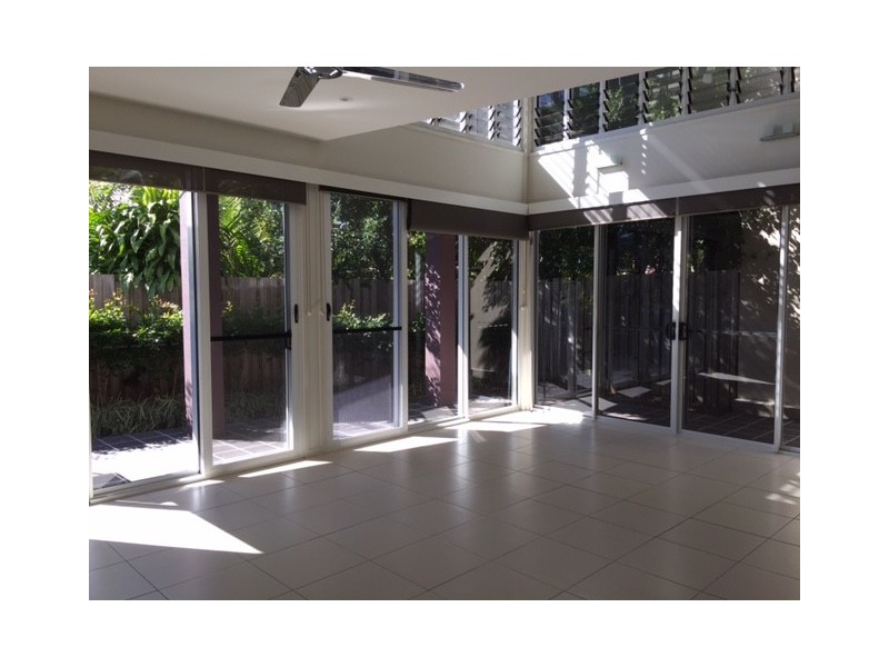 2/8 Hervey Street, Scarness QLD 4655