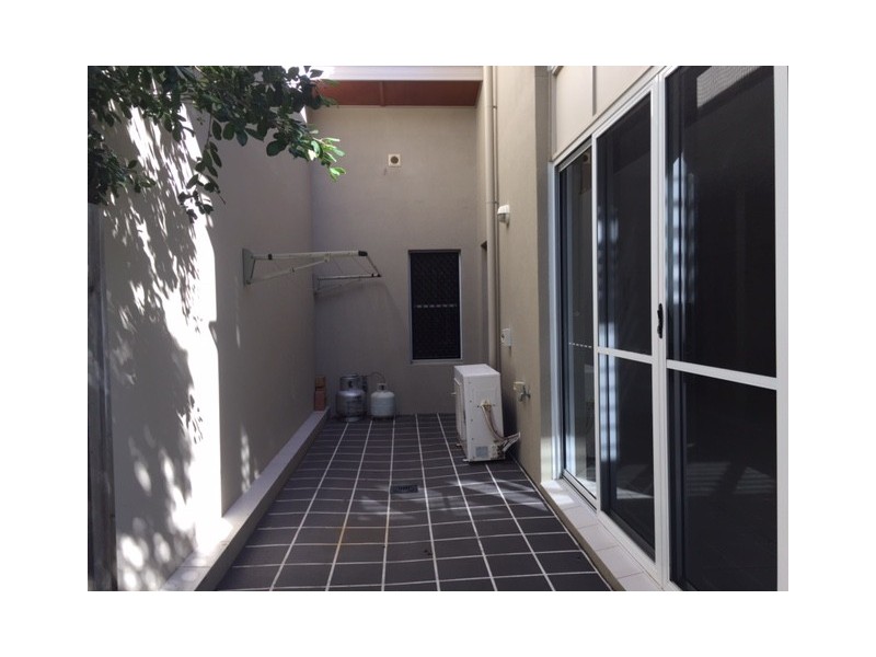 2/8 Hervey Street, Scarness QLD 4655