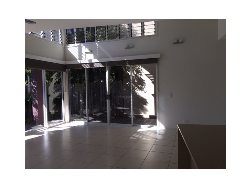 2/8 Hervey Street, Scarness QLD 4655