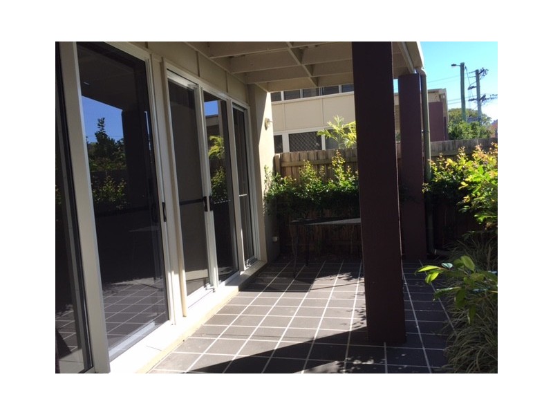 2/8 Hervey Street, Scarness QLD 4655